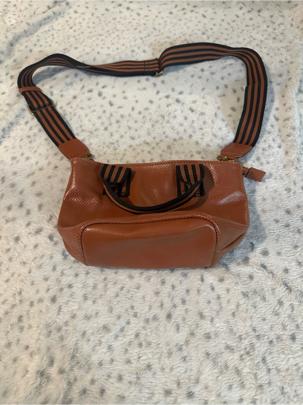 Like new universal threads Women’s Tan Crossbody Bag with Striped Strap